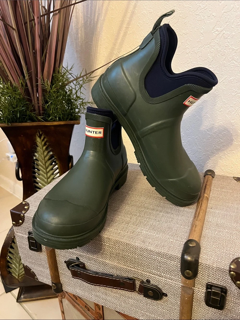 Hunter x Target Olive Green Neoprene Chelsea Ankle Rain Boots- Size 8M/9W